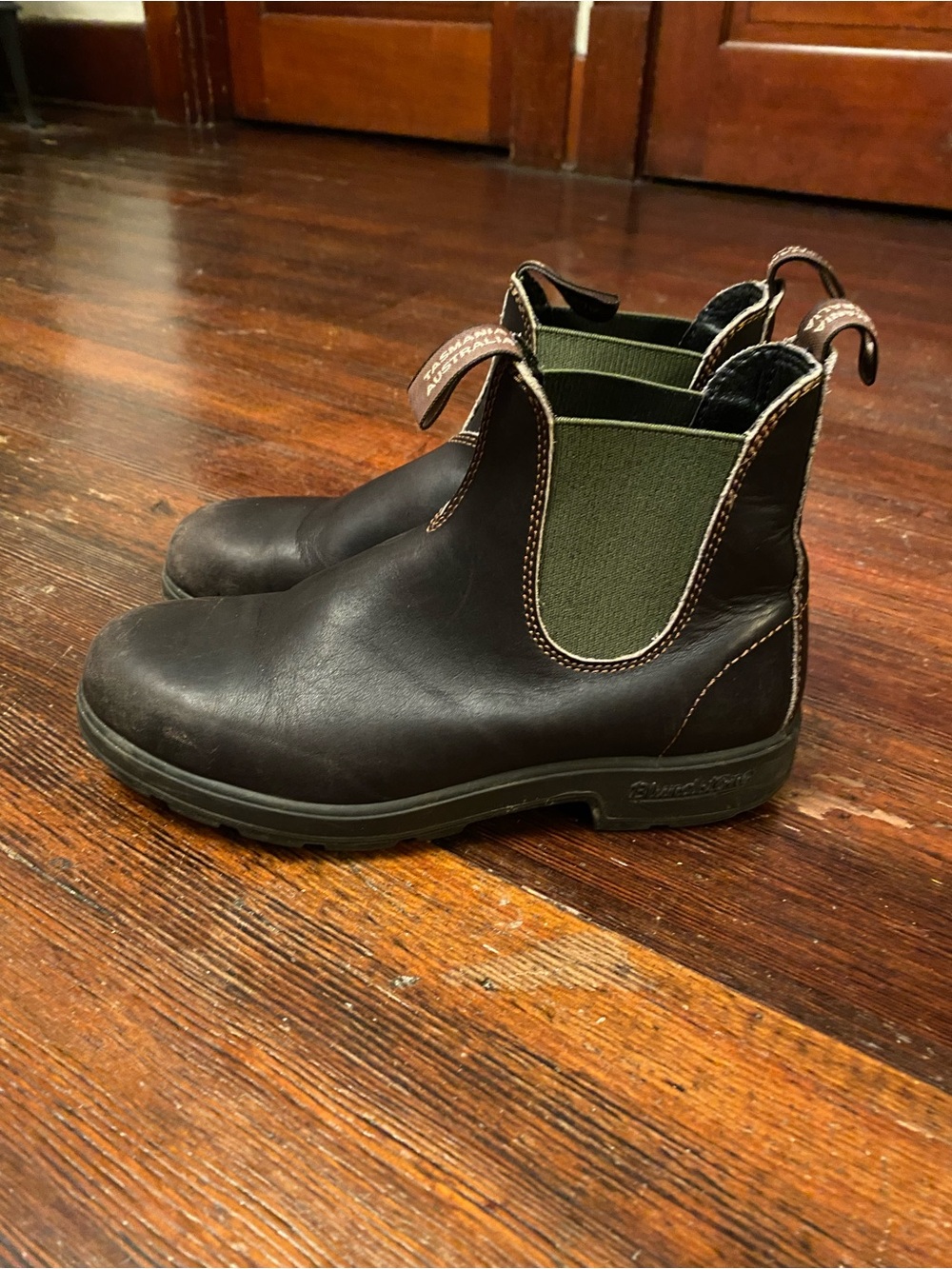 Blundstone Tasmania #519 Chelsea Leather Pull On Work Boots Black/Olive Elastic